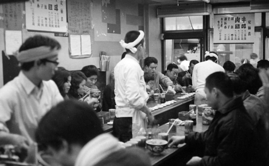  1970年的筑地一号店。/《让顾客都成为回头客》