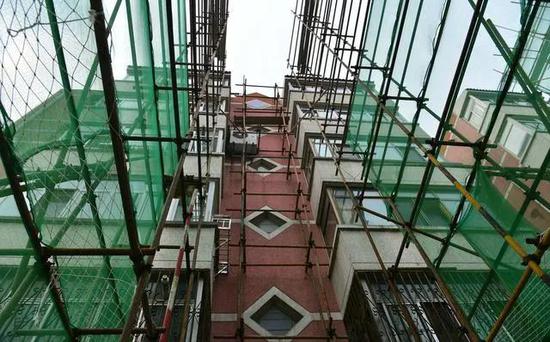 瞄准6万亿元老旧小区改造 房企积极抢滩城市更新