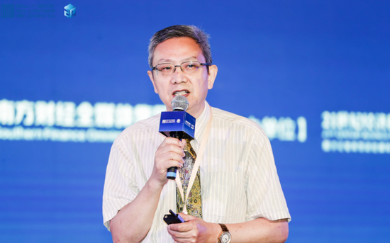 贾康：房地产业谁占到中心区域地皮，谁就自然垄断