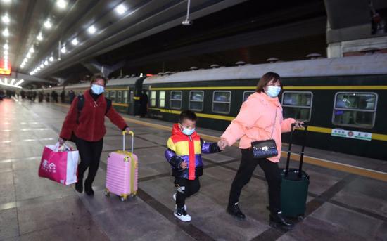 市民春节“留京过年” 春运首班临客上座率仅两成