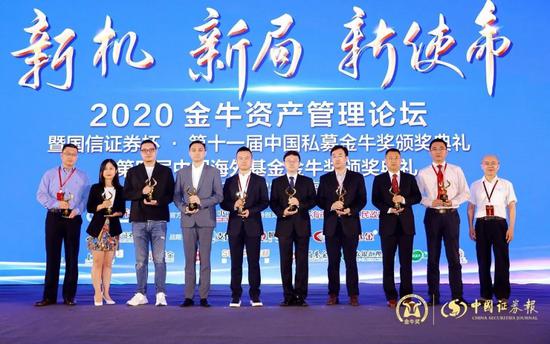 资本市场“奥斯卡”颁奖典礼 | 复胜资产手捧“金牛”奖杯