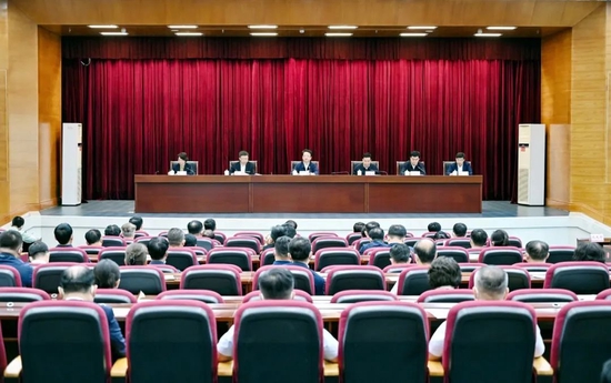 6月24日，延边州召开领导干部会议，宣布省委有关人事安排的决定。省委书记景俊海出席会议并讲话。邹乃硕 摄
