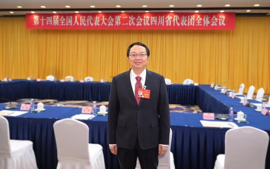 共赴"春天的盛会" 认真履职尽责 曾从钦抵京参加十四届全国人大二次