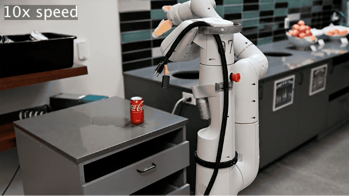 ▲经训练的机器人拿可乐