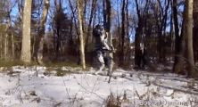 波士顿动力机器人在雪地行走自如