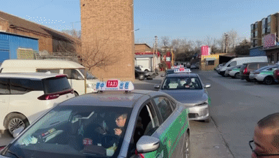 光明网评：出租车强制购买唯一指定车型 垄断都这么赤裸裸了？