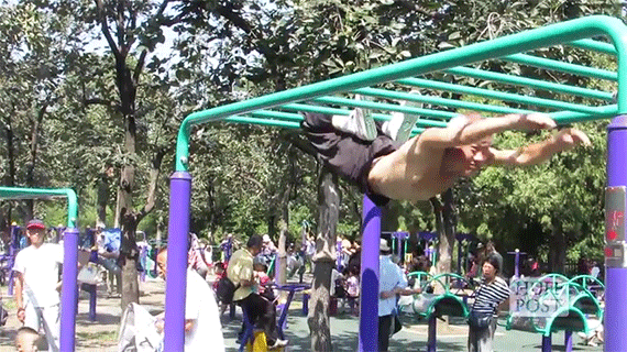 　大爷‘炸裂’的腰腹力量