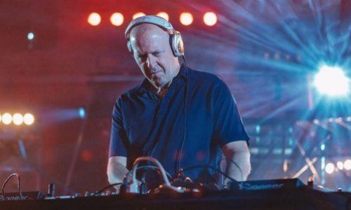 高盛CEO的双面人生：白天金融大佬 晚上夜店DJ