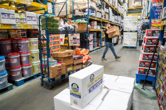 餐饮仓储超市在好意思国 35 个州运营着 166 家门店