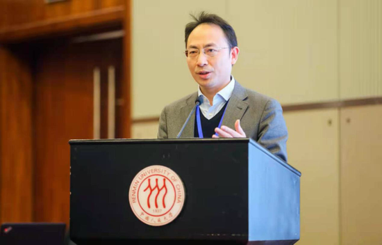 尹志超发表报告评论