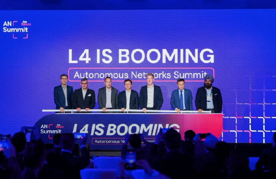 图：欧阳晔博士（左一）出席发布仪式