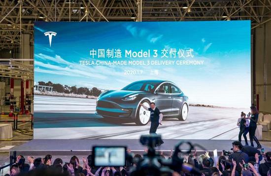 特斯拉涨近4%再创新高 市值接近通用汽车和福特