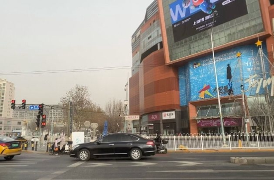 12月12日周一，北京朝阳街头 图源：时代财经摄