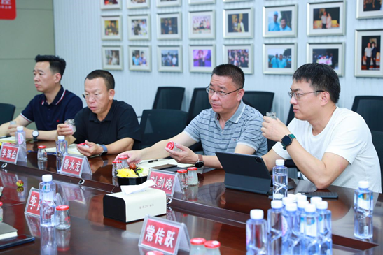 图：青海天佑德青稞酒代表团品鉴燕之屋燕窝