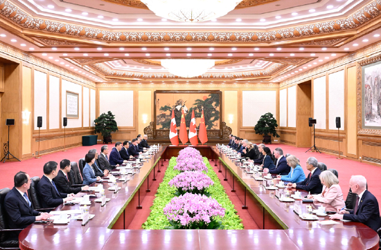 1月16日上午，国家主席习近平在北京人民大会堂会见来华进行正式访问的加拿大总理卡尼。新华社记者 申宏 摄