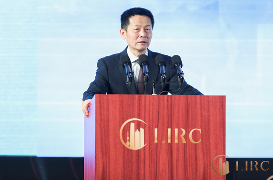 吴清：推动上海再保险中心建设 进一步打造人才高地