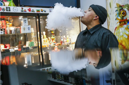 被收编的电子烟帮助1个老烟民戒烟同时拖了81个新烟民下水