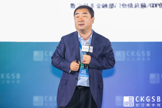 长江商学院会计与金融学教授，企业家学者项目和创创社区副院长刘劲