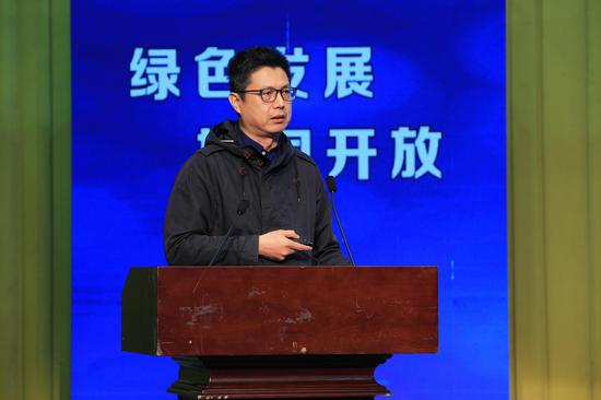 国务院参事室公共政策研究中心副理事长、同济大学特聘教授吴亮