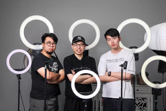 （场景包装师，淘宝直播衍生出的新工种之一。）