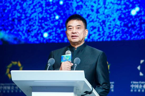 刘永好:20岁以前没穿过真正的鞋 所以我脚特别大