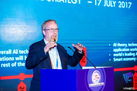 欧洲科学院院士，德国人工智能研究中心（DFKI）科学董事，深巨科技创始人及首席科学家汉斯·乌斯科尔特