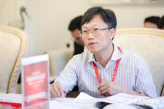 B组答辩评委:中国建设银行财富管理与私人银行部副总经理 梅雨方