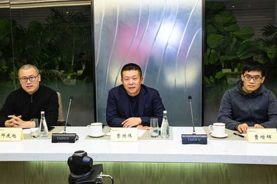 新浪董事长兼CEO、微博董事长曹国伟在交流会上发言