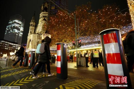 资料图：德国柏林布赖特施德广场的圣诞集市。