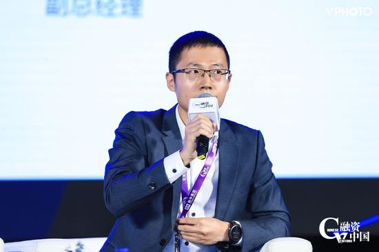 我是刚入公司的一名安全管理员并且是公司出的经费请问我应该在公司呆多长时间可以辞职？