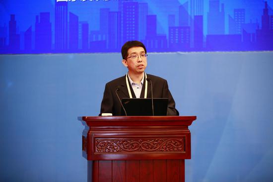 鹏华基金联合主办的第18届中国企业发展高层论坛于1月11日在北京举行