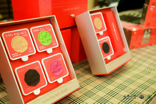 图：燕之屋燕窝月饼亮相颁奖晚宴