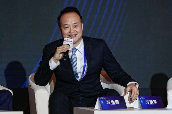 万怡挺：对线下教育企业来说 不跑路就是最大的贡献