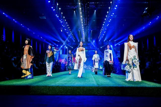 从东乡刺绣到三河乌金猪：碧桂园创新产业扶贫模式 攻克贫困难题