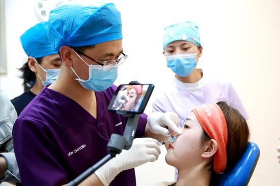 图注：专家实操教学 示范成功经验