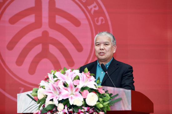 崔建华宣读倡议书