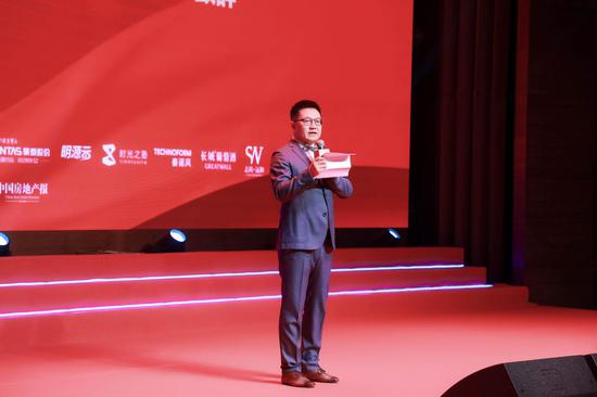 周鹏：过去一年房地产市场平稳 地产职业经理人发挥了重要作用