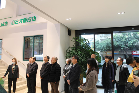 市场监管局调研团深入永辉超市彩食鲜 调研食品安全工作