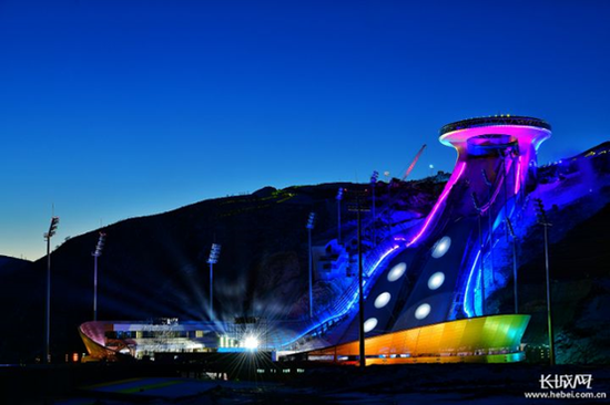 （点亮“雪如意” 长城网 摄）