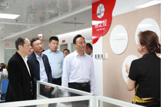 甘肃省临夏州委常委,广河县委书记一行莅临燕之屋厦门总部