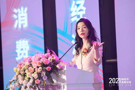 北京师范大学教授,一带一路学院研究员,中央电视台特约财经评论员
