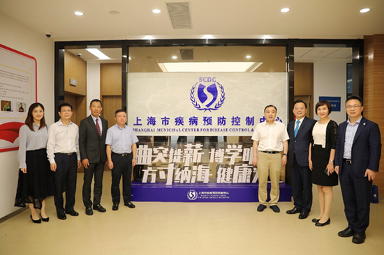 上海基金公司代表慰问上海疾控人员