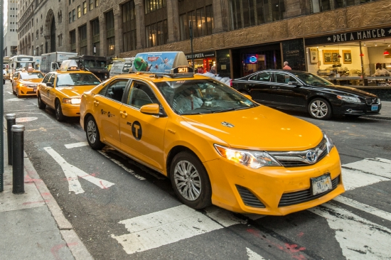 纽约出租车司机要求提价涨工资,以应对通胀和油价飙升|纽约_新浪财经_