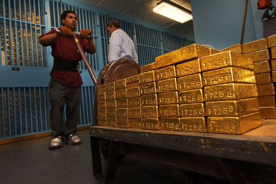 纽约黄金期货周一收跌0.3% 收盘价接近两年来最低水平