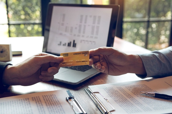 近245万存款“不翼而飞”？八旬老人将建行一支行告上法庭，被判赔偿两成损失