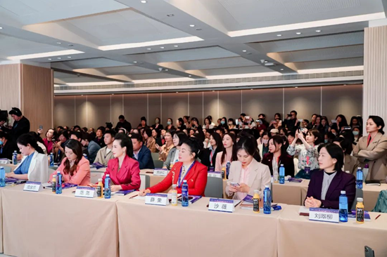 女性发展论坛成功举行
