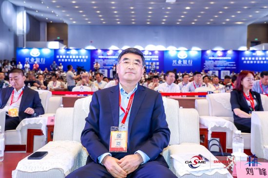 刘峰：建议针对专精特新中小企业建立敢贷、愿贷、能贷、会贷的长效机制