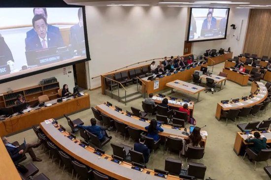 联合国粮农组织总干事屈冬玉出席《2023年世界粮食安全和营养状况》报告发布会并讲话。©粮农组织