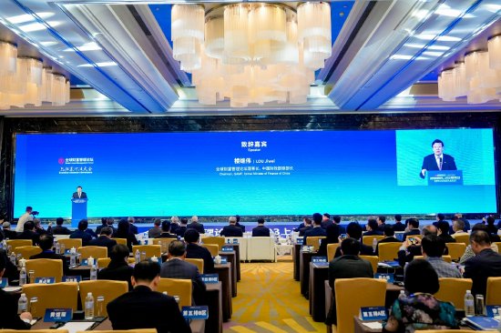 楼继伟：金融要在科技创新、产业发展、经济社会绿色转型等方面发挥更加积极的作用