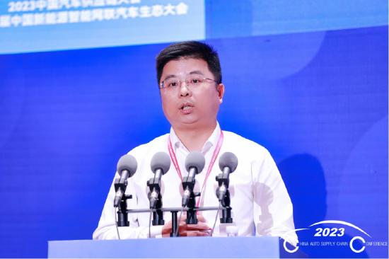 严俊杰：智能电动汽车操作系统发展趋势洞见